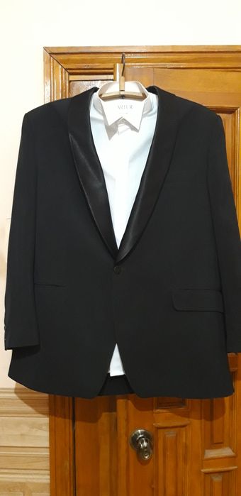 Костюм смокинг .