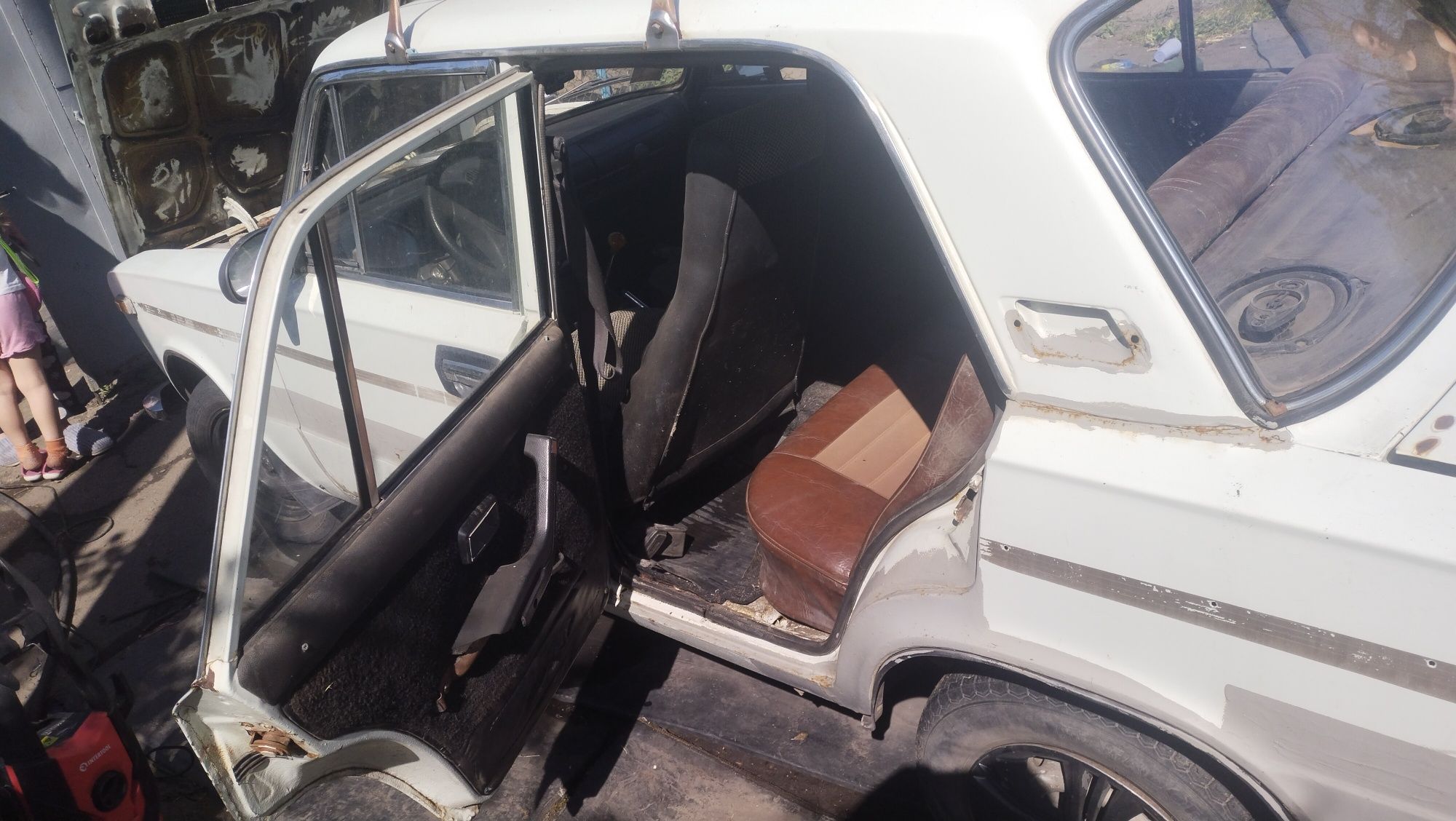 Продам Жигули 2103