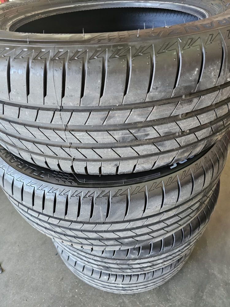 Pneu 225/55 17 - Bridgestone Turanza T005