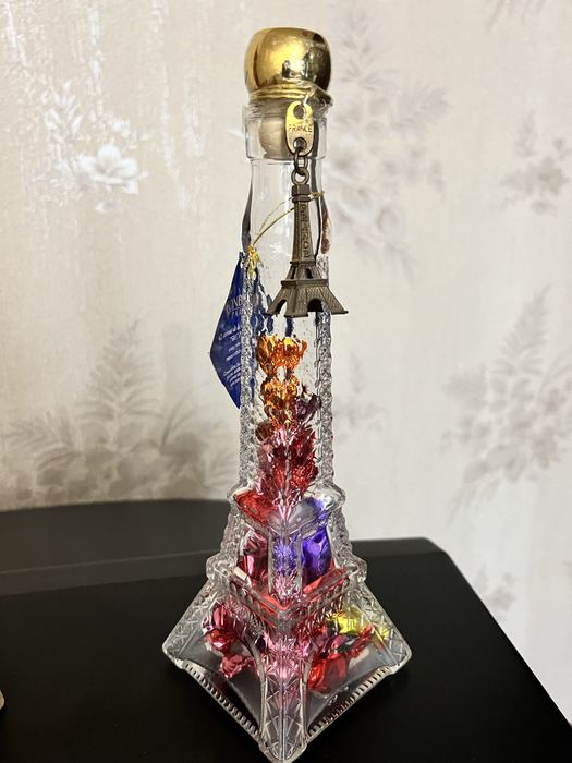 Эйфелева башня. Стеклянная статуэтка Эйфелева башня. Графин.