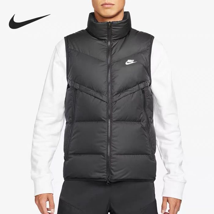 Жилетка Nike.