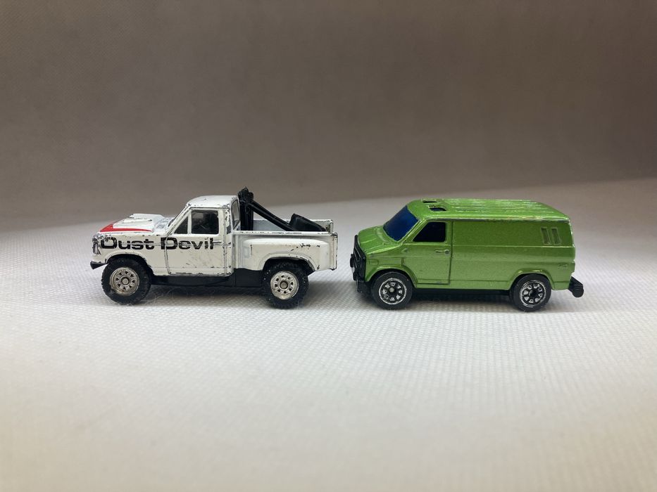 Samochodziki terenowe firmy Welly i Misto