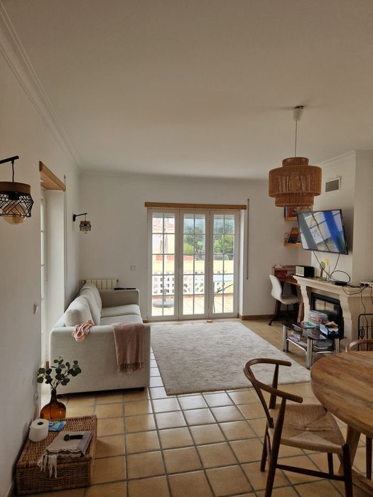 Arrenda-se apartamento Praia del Rey. Despesas incluidas. Apartament f