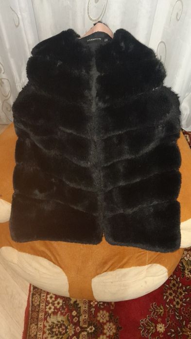 Меховая  жилетка