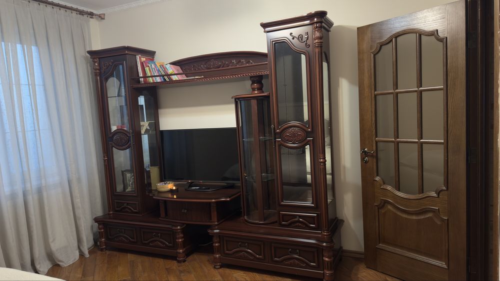 Меблева стінка з малазійського дуба