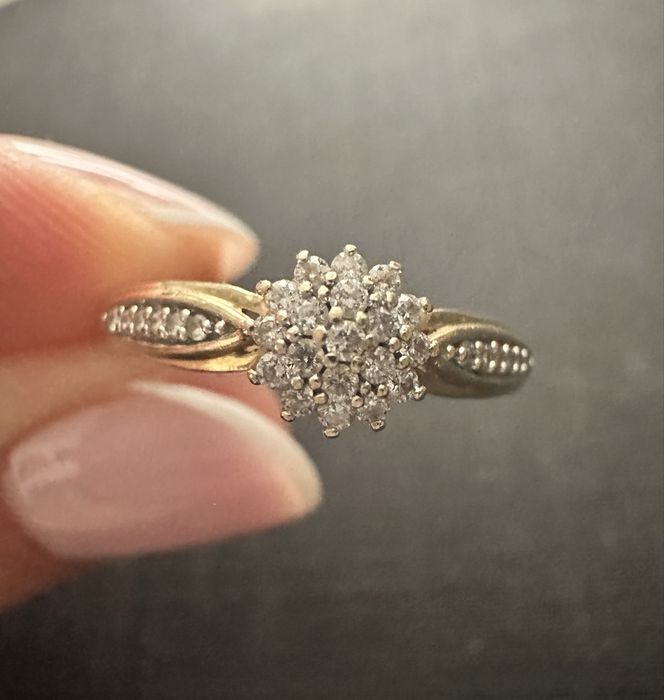 Pierscionek zareczynowy Apart, zloto 585 z diamentami