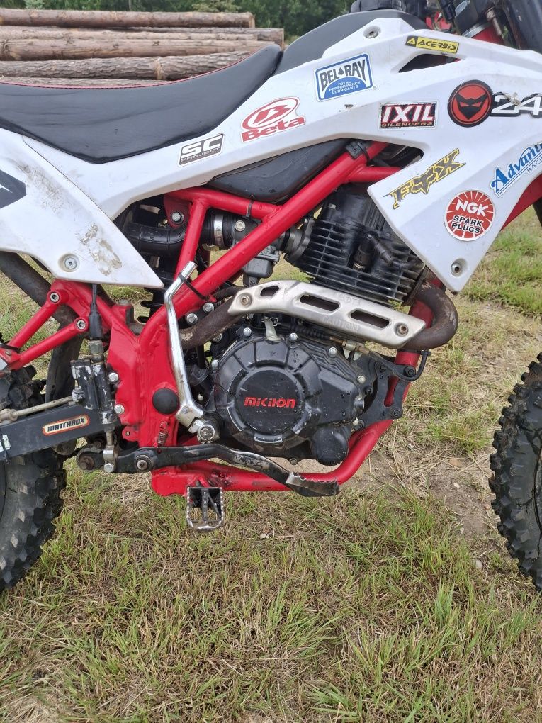 Defender 150 rok produkcji 2021
