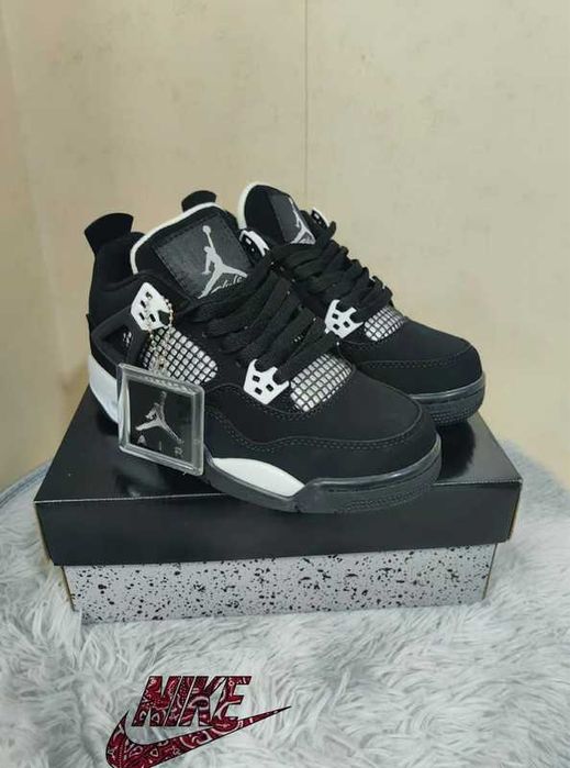 Buty damskie Trampk_Jordan_4_Retro_White_Thunder R.45