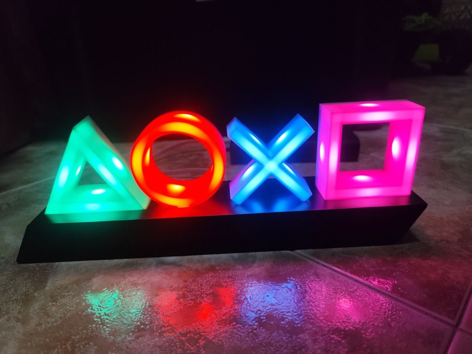 PlayStation luz e jogo UFC 2