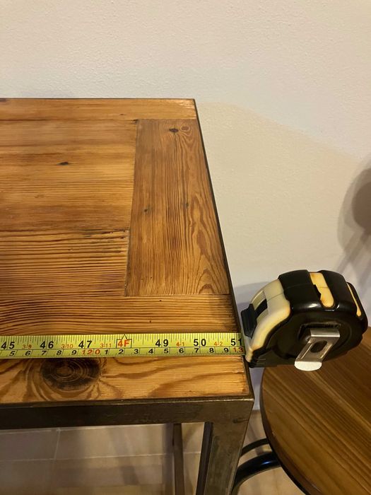 Mesa de sala/cozinha e bancos de estilo industrial vintage