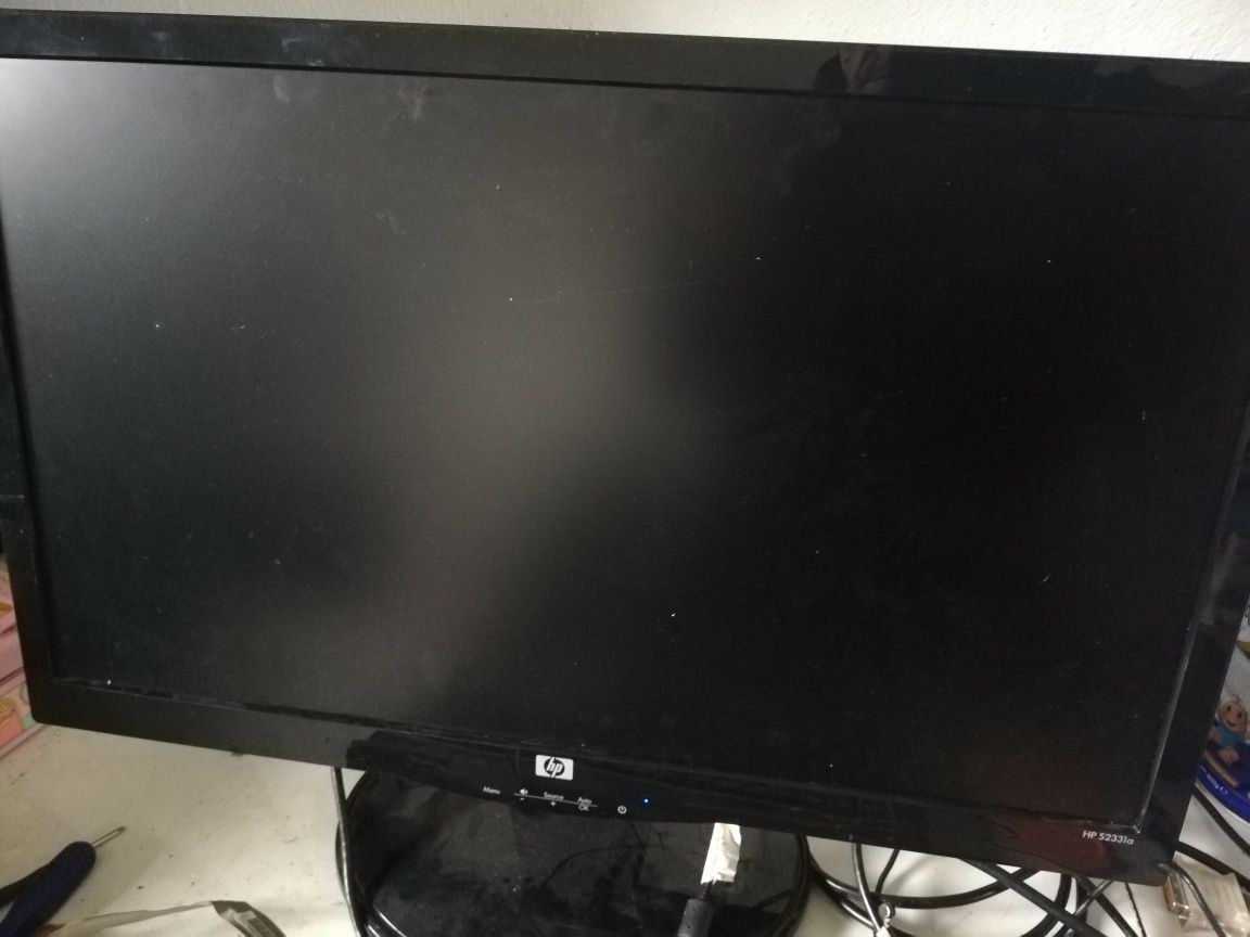 Monitor Hp + Tv Samsung com avaria