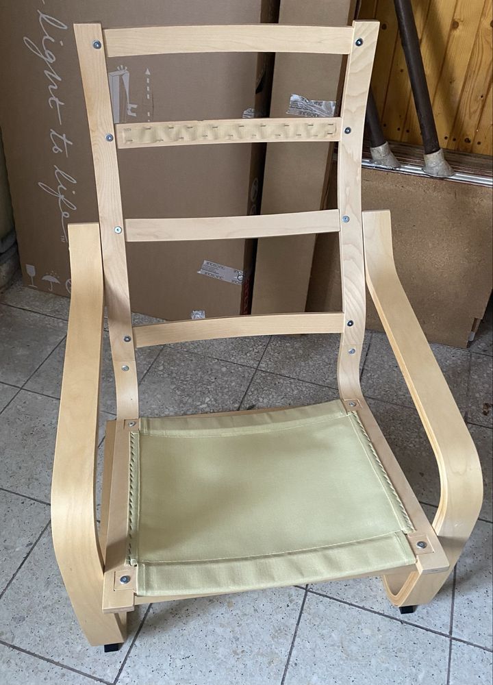 Fotel drewniany jasnobeżowy IKEA POÄNG