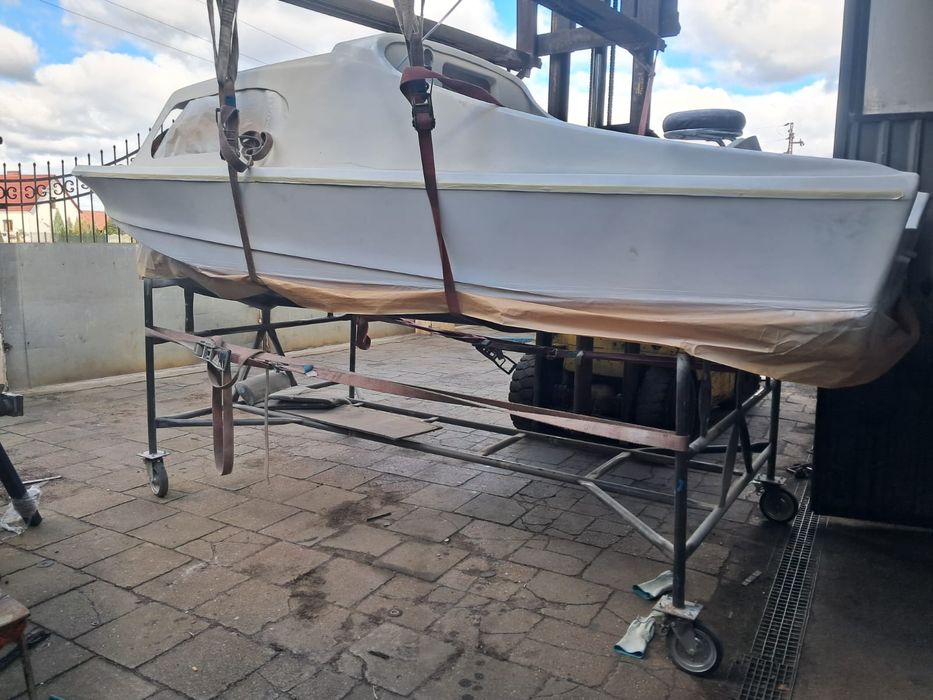 Wózek stojak łoże pod łódź