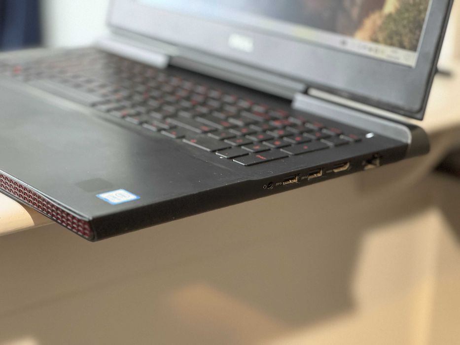 Laptop DELL Inspiron 15 Gaming FHD/i5/1TB+512ssd/16GB/GTX1050/Win10