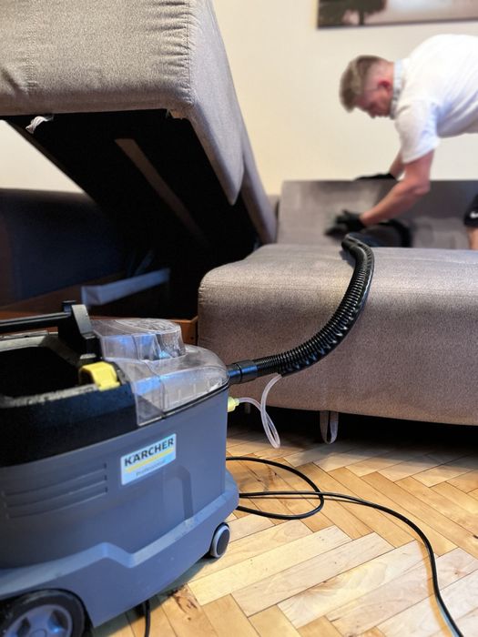 Професійна хімчистка мʼяких меблів