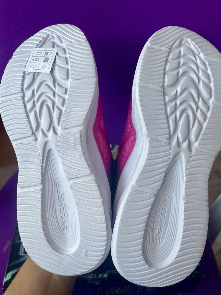 Нові светящиеся кроссовки кросівки що світяться Skechers 32р
