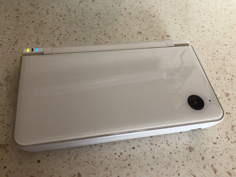 Портативна приставка Nintendo DSI XL/LL