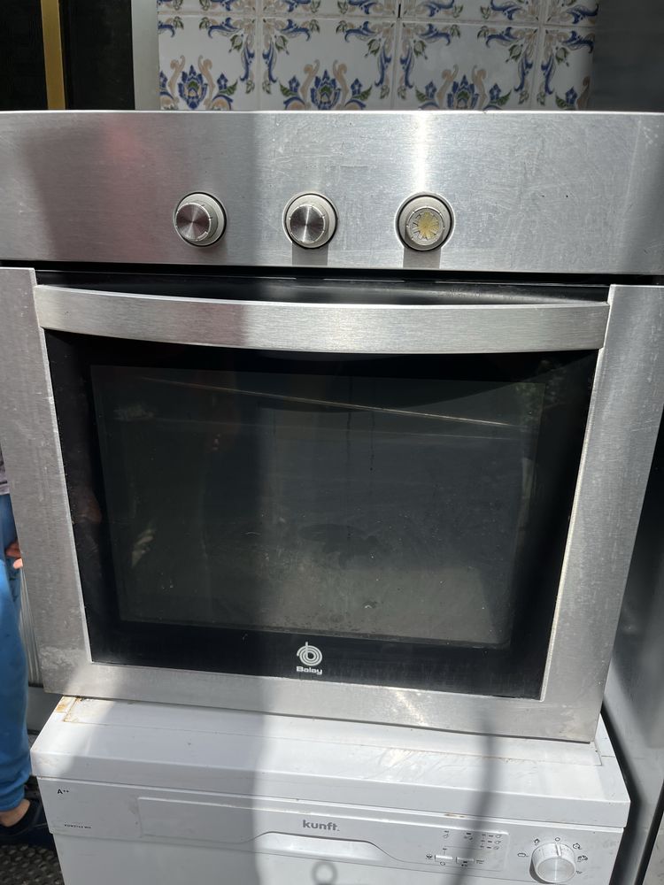 Forno a luz em bom estado