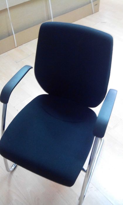 Krzesła różne biurowe konferencyjne i nie koniecznie