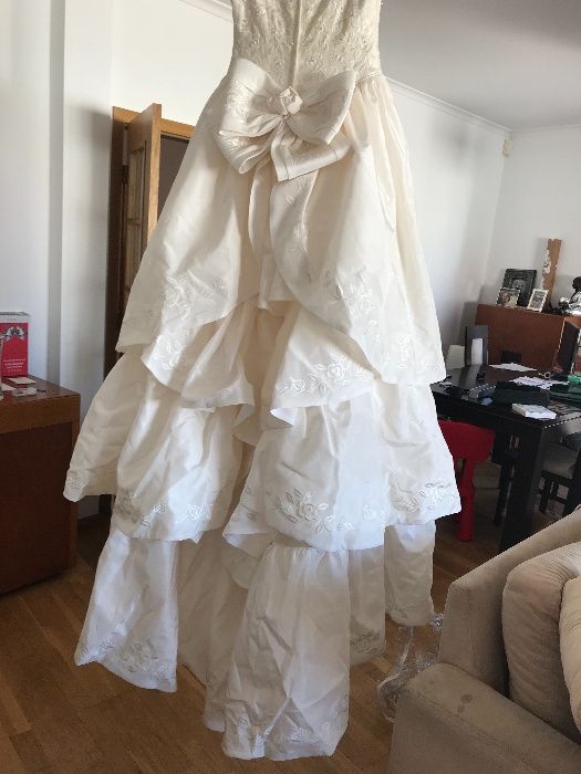 Vestido de noiva com oferta dos sapatos num 37