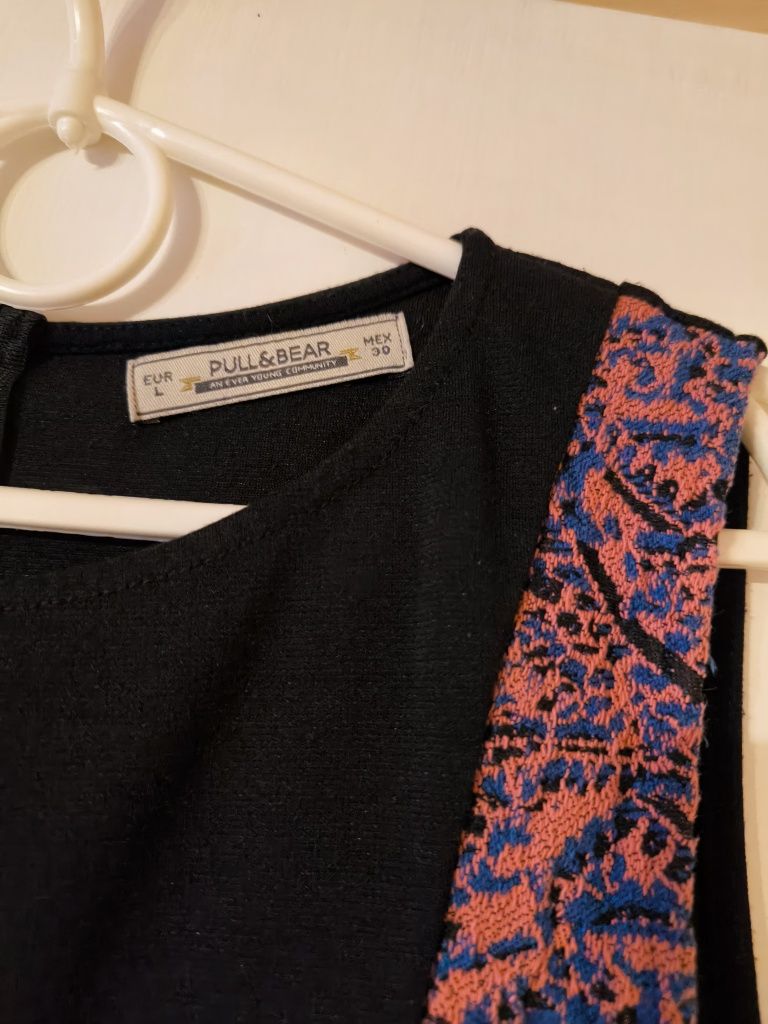 Mała czarna sukienka Pull & Bear