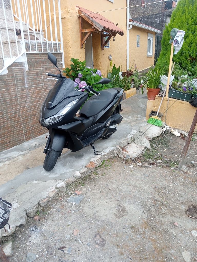 Vendo ou vendo uma  mota Honda 125