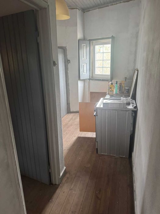 Quartos deade 200€ / 1º andar de moradia (PARTILHADA) + terreno