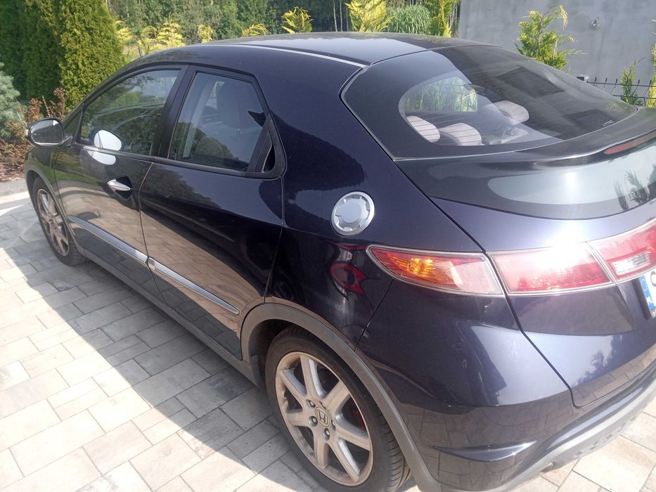 honda Civic 1.8 benz .140km. 164000km.  2008 rok