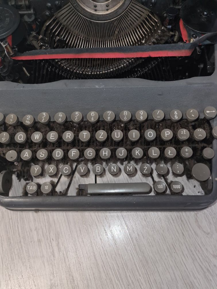 Bardzo stara maszyna do pisania