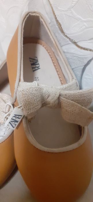 Нові туфели на дівчинку ще з біркою