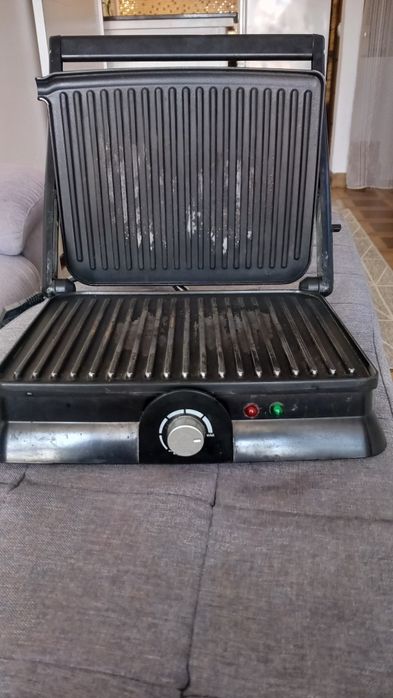 Tostadeira / Grelhador / Sanduicheira