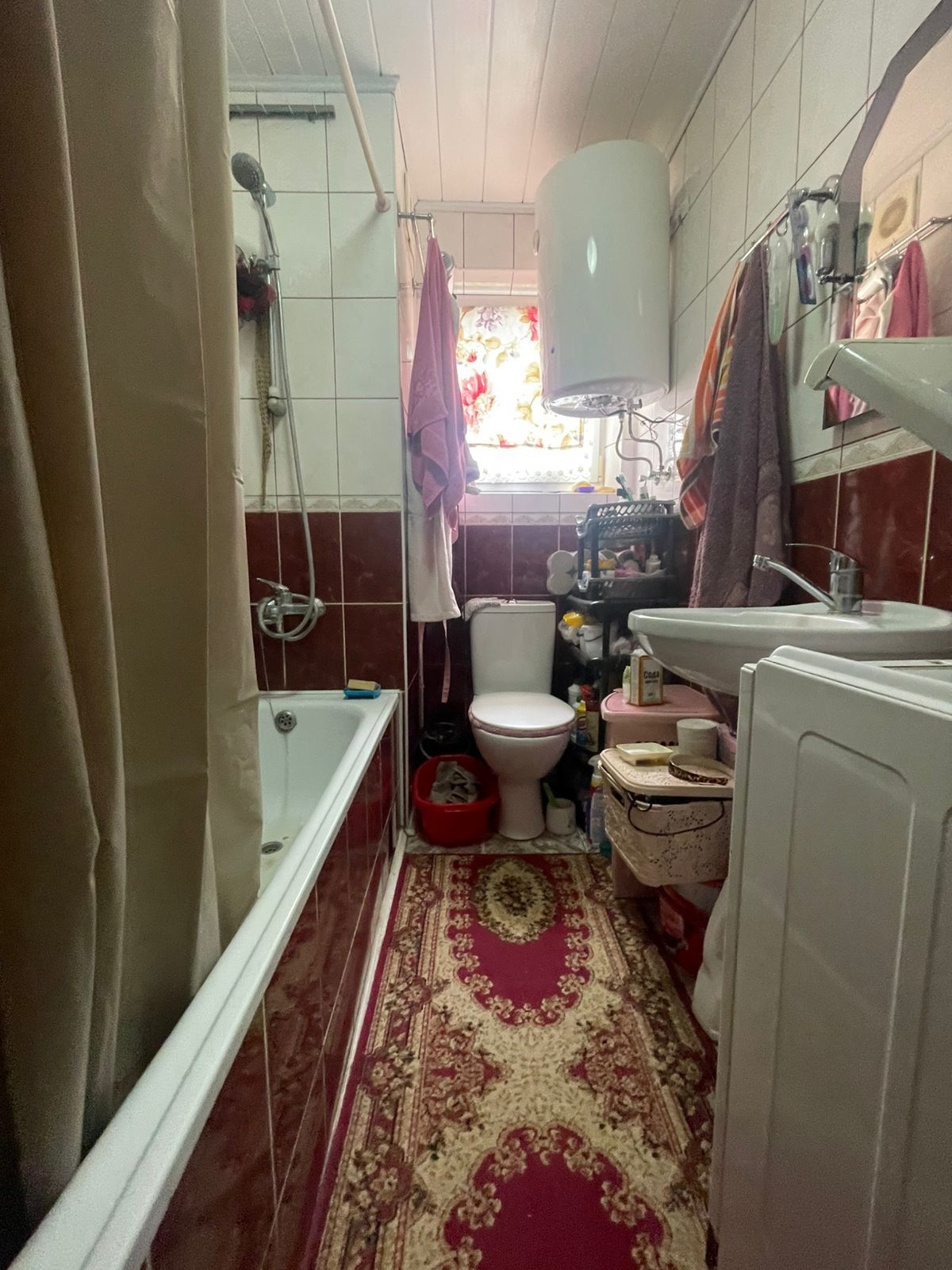Продається квартира в Центрі Садгори.