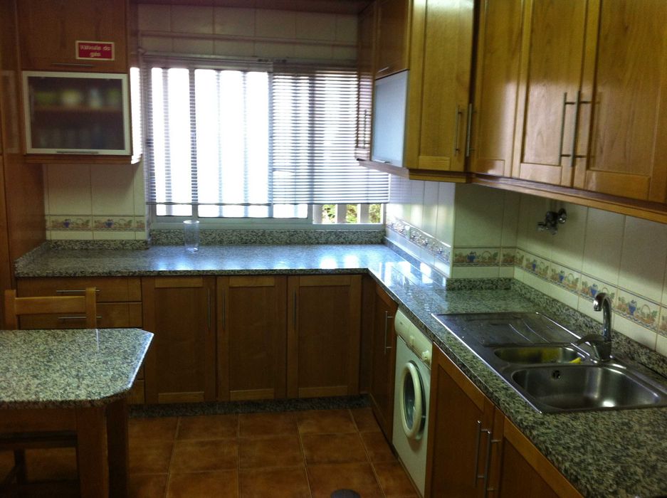 Apartamento T2 Vale de Flores, perto do Continente e ISEC