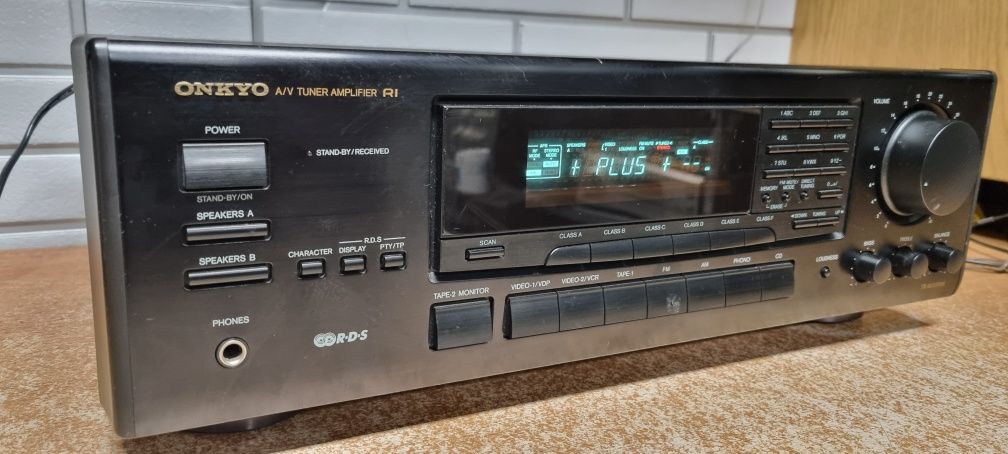 Amplituner stereo ONKYO TX-9022.