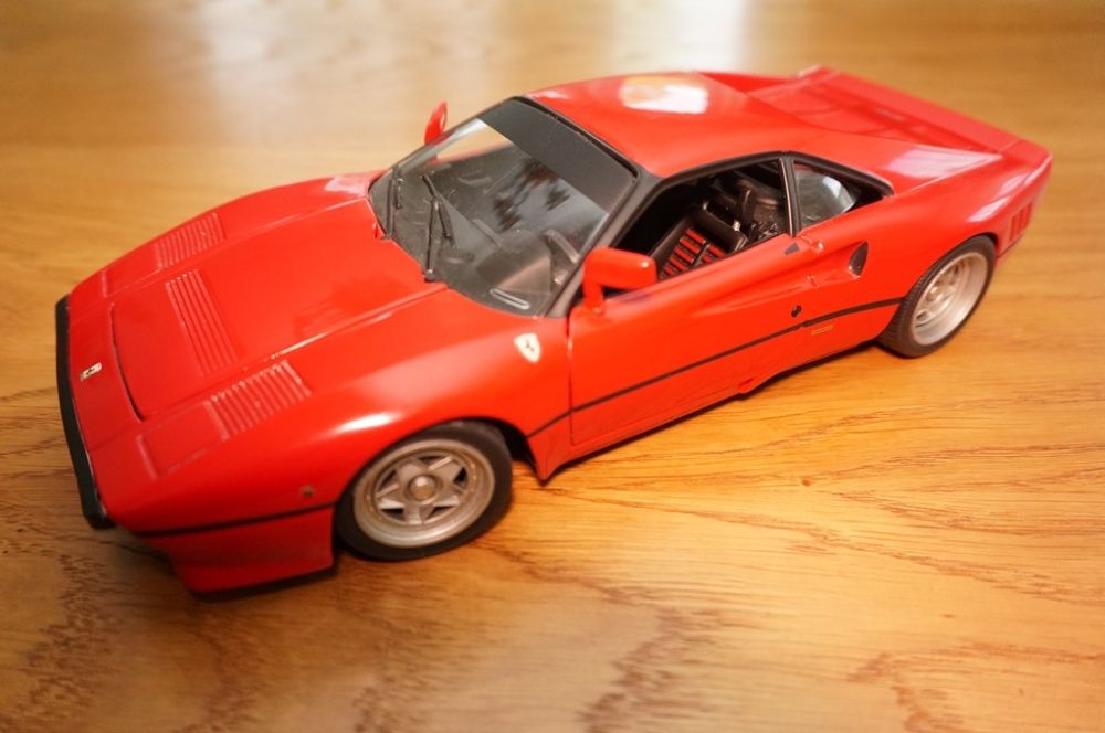 Ferrari 288 GTO Hot Wheels Elite 1:18