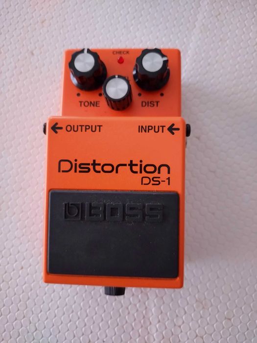 Pedal Boss DS-1 como novo