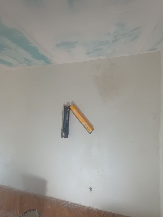 Шпаклювання стін, старт + фініш.