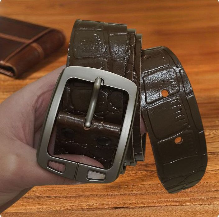 Шкіряний чоловічий ремень ручної роботи.