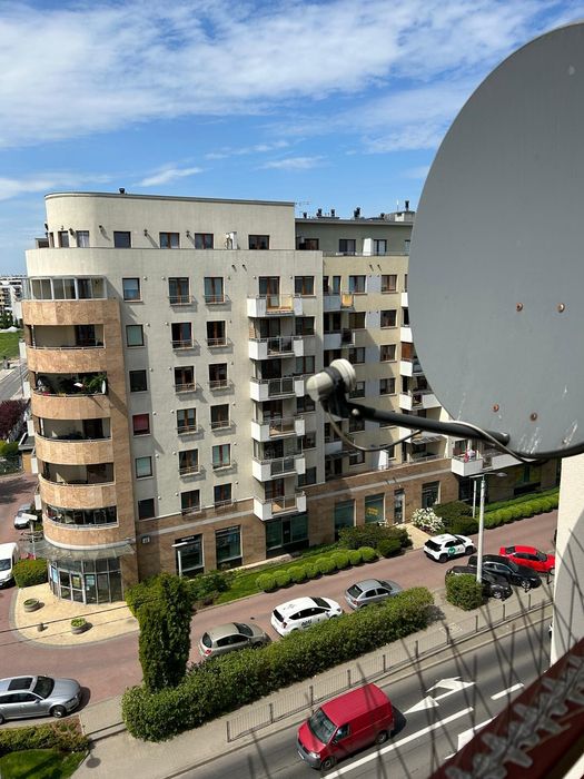 Słoneczny pokój ,  2 x łazienka,  ochrona 24 h , parkingi .