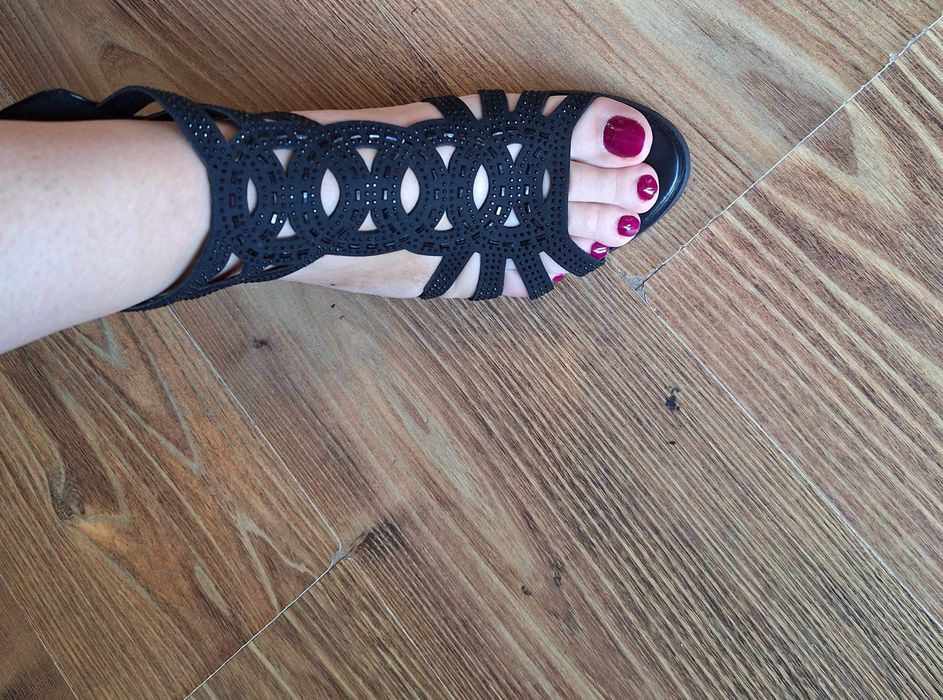 Sandały czarne typu rzymianki rozm. 39-40 NOWE!!!