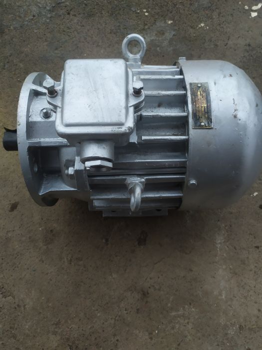 Електродвигун 3кВт, 3000 обертів.