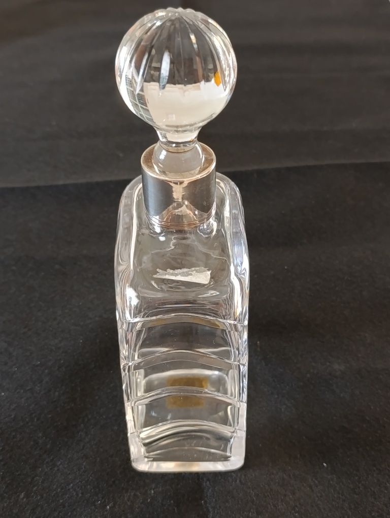 Garrafa de cristal com gargalo em prata de Leitão & Irmão 1. titulo