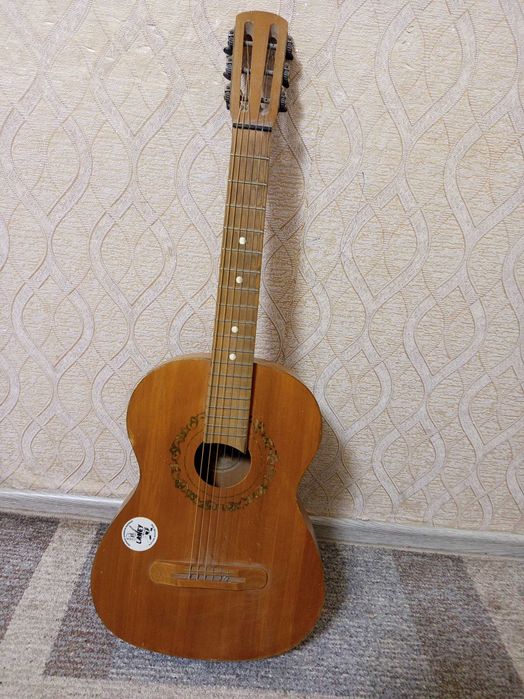 Продам гитару в хорошем состоянии