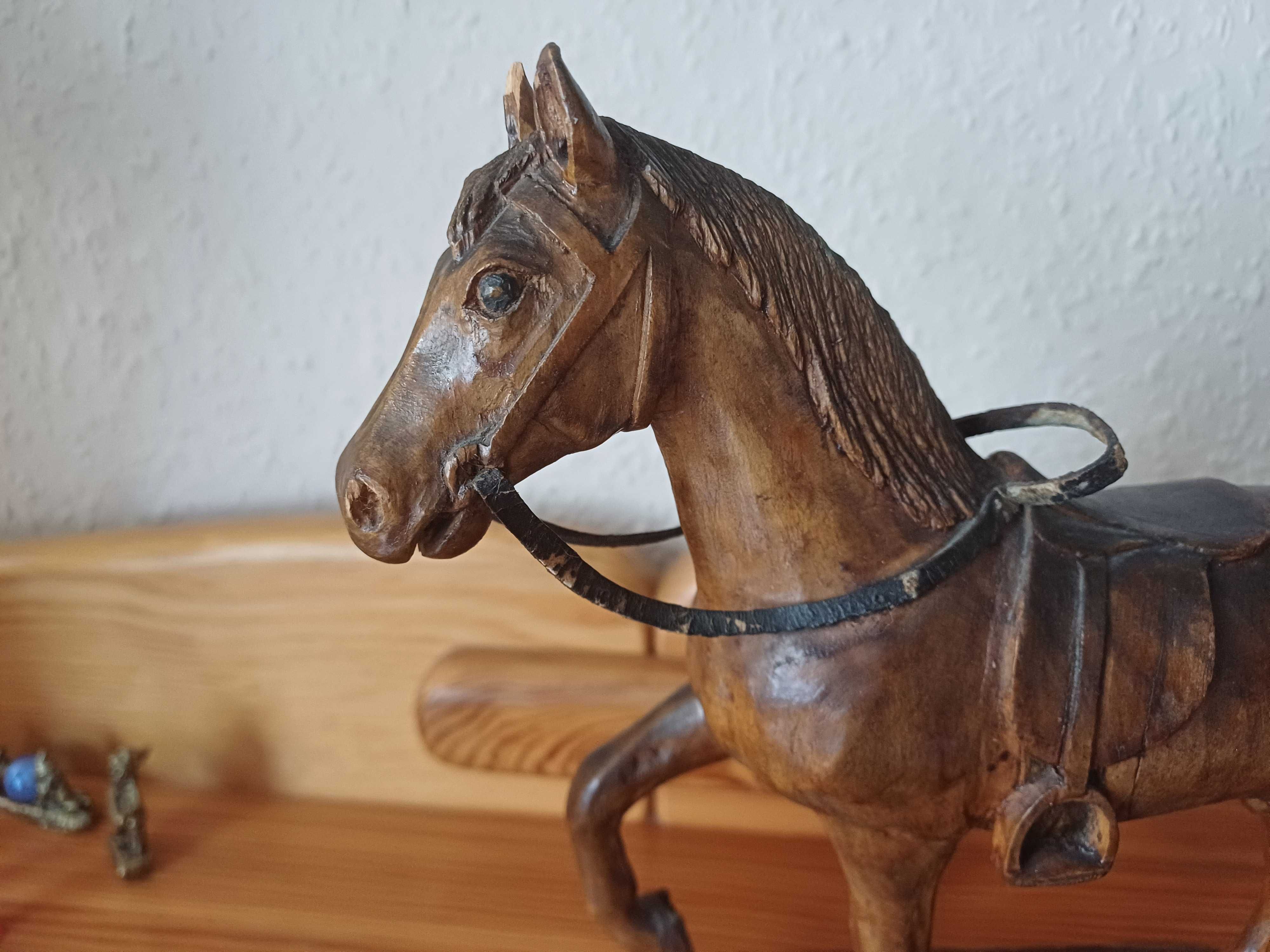 Koń drewniany figurka