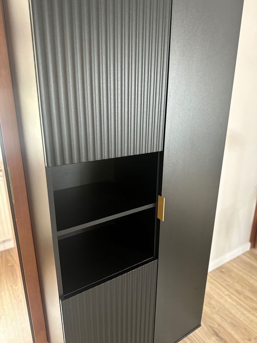 Czarna komoda / regał bez śladów użytkowania