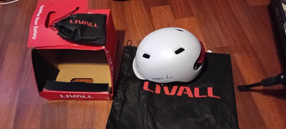 Capacete inteligente Livall para "bicicleta skate, trotinete