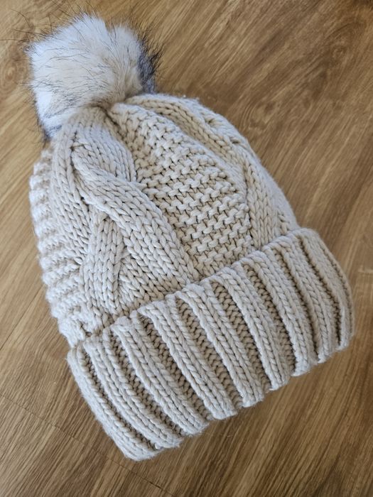 Czapka z pomponem jak nowa