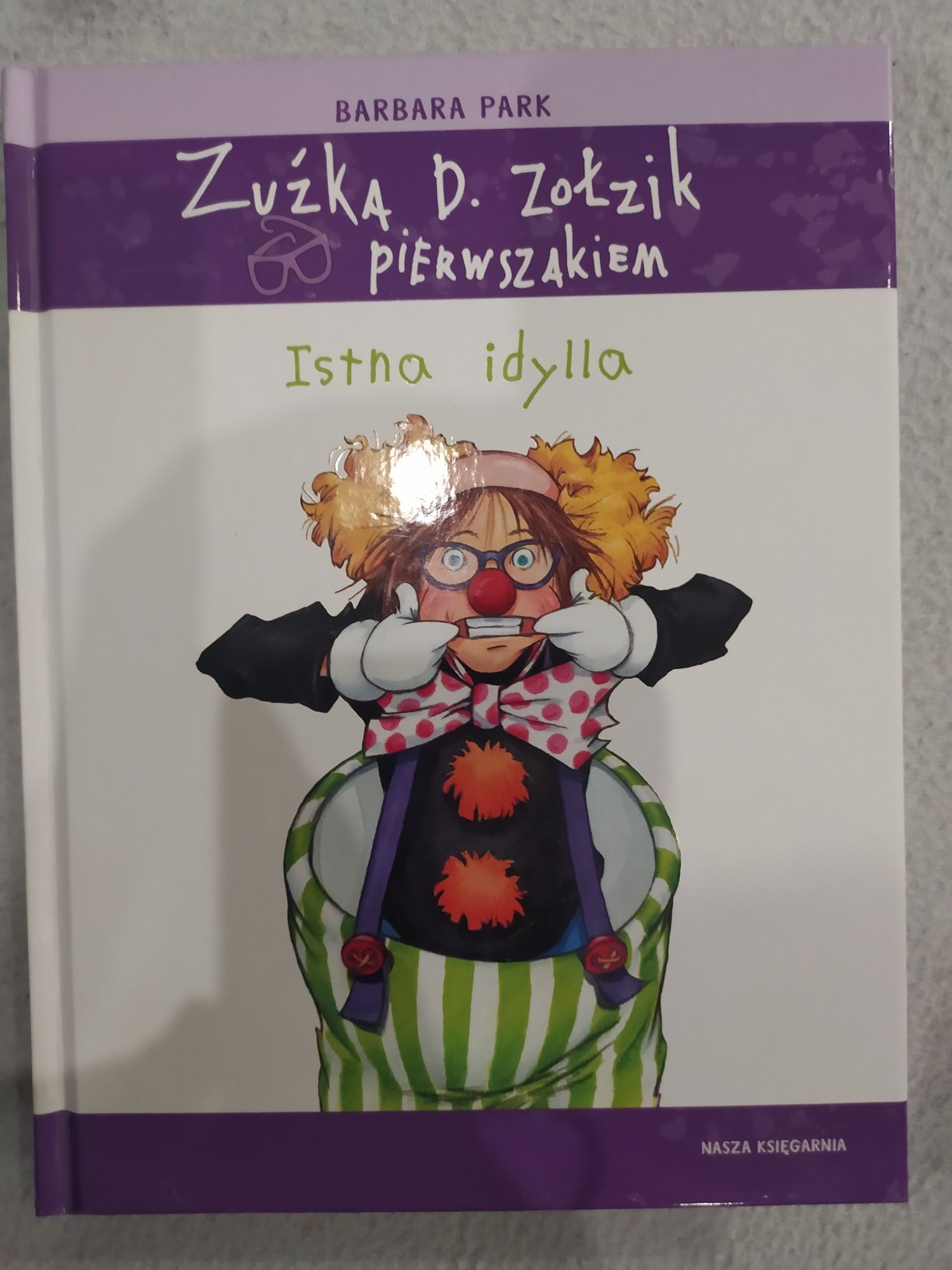 Zuźka D. Zołzik pierwszakiem "z deszczu pod rynnę" "istna idylla"