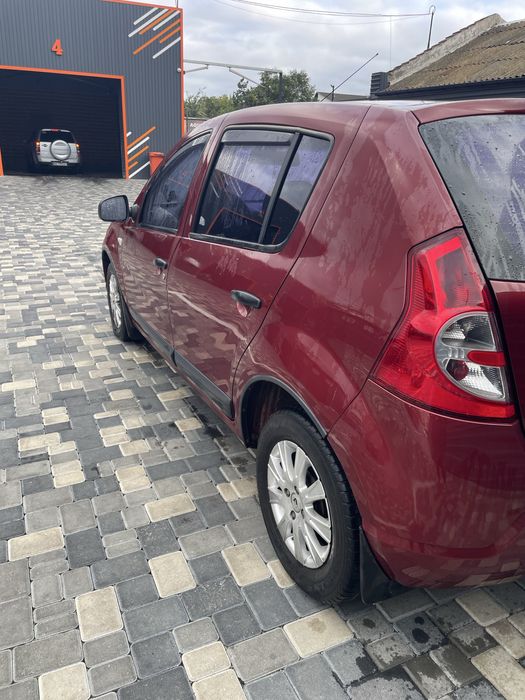 Renault sandero 1.6 автомат