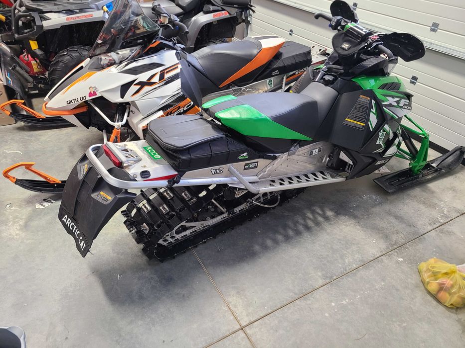 Skuter sniezny Arctic Cat  800 Skidoo  Yamaha